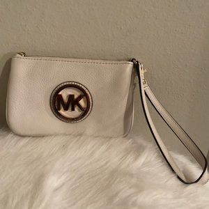 SALE ⚡️Cream Michael Kors Wristlet